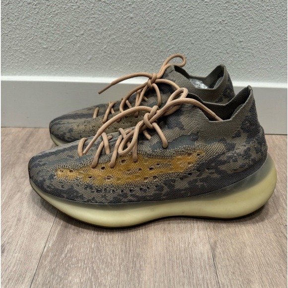 Yeezy 380 - Picture 6 of 13